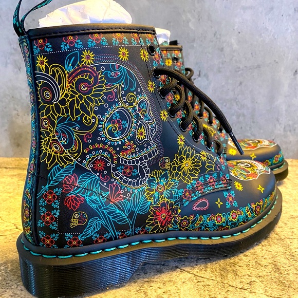 skull dr martens